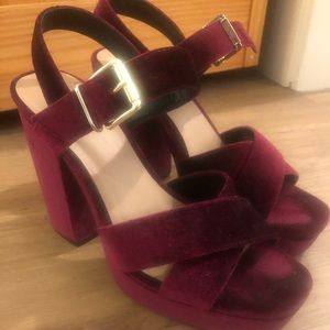 Like new burgundy velvet heels